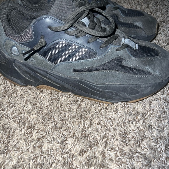 Yeezy - Picture 5 of 8